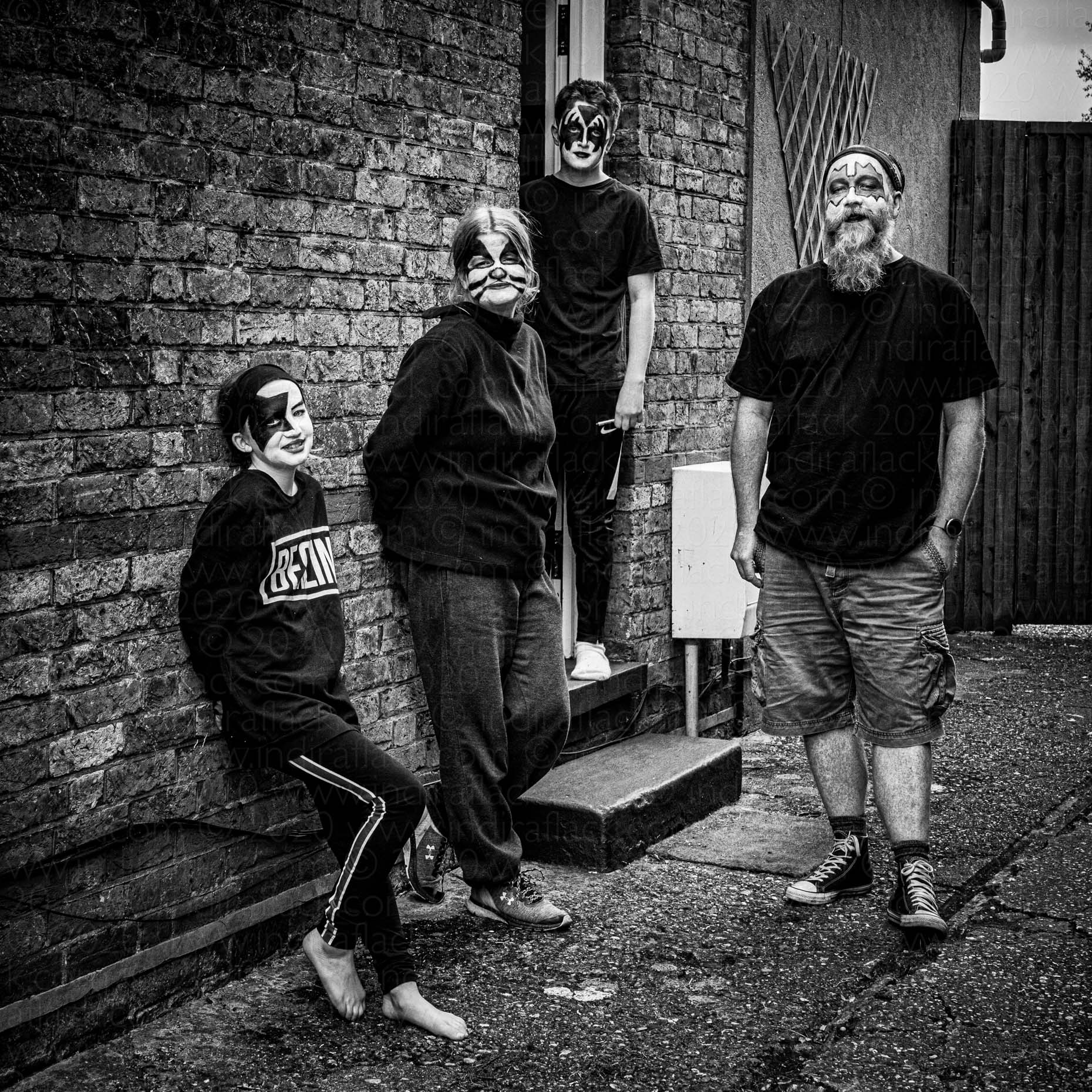 Kiss tribute, neighbours in lockdown portrait taken by Indira Flack portrait photographer